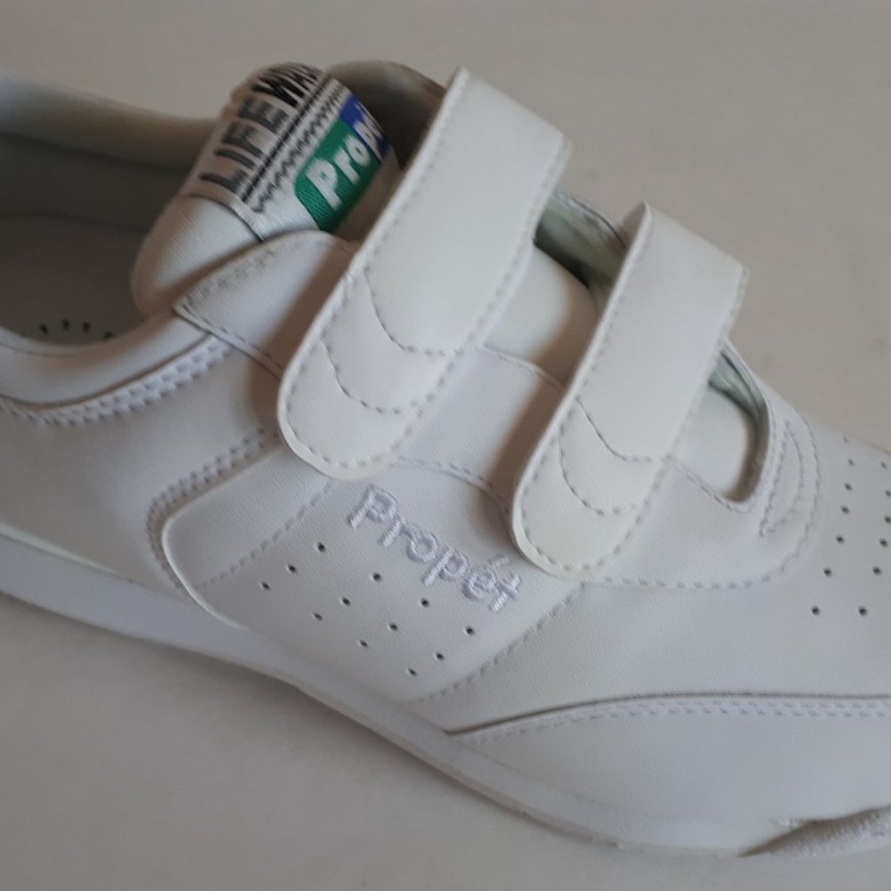New Women's Propet Lifewalker strap white
